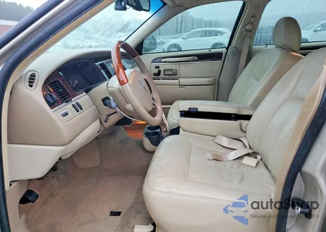 2009 Lincoln Town Car Signature Limited z USA, uszkodzony, nr VIN 2LNHM82VX9X631525